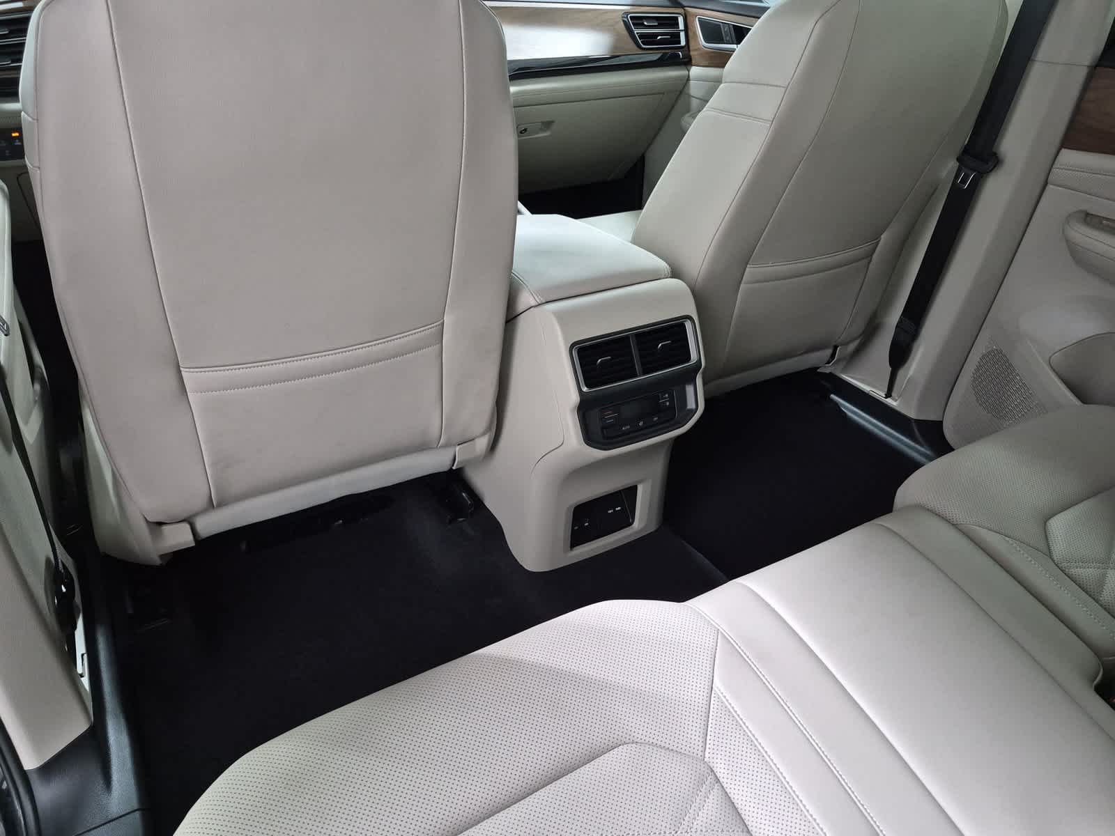 2024 Volkswagen Atlas SE w/Tech - Photo 17
