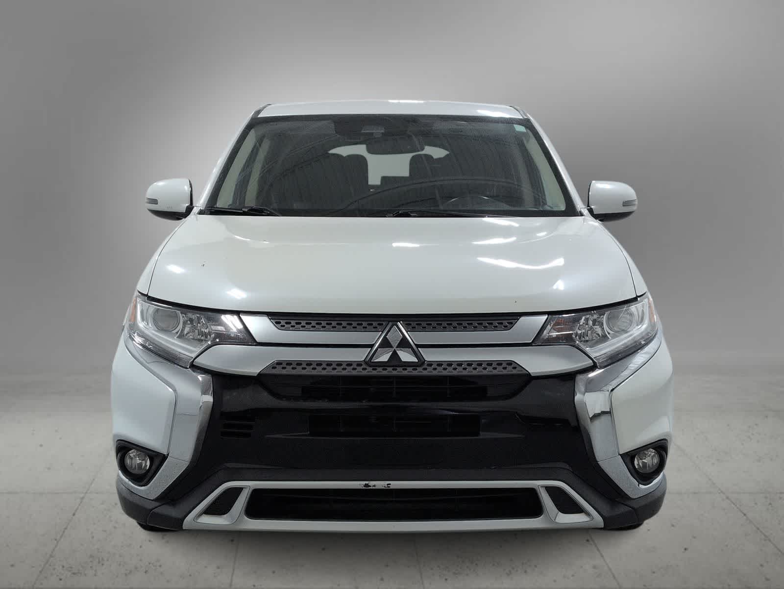 Thumbnail: 2020 Mitsubishi Outlander - 3