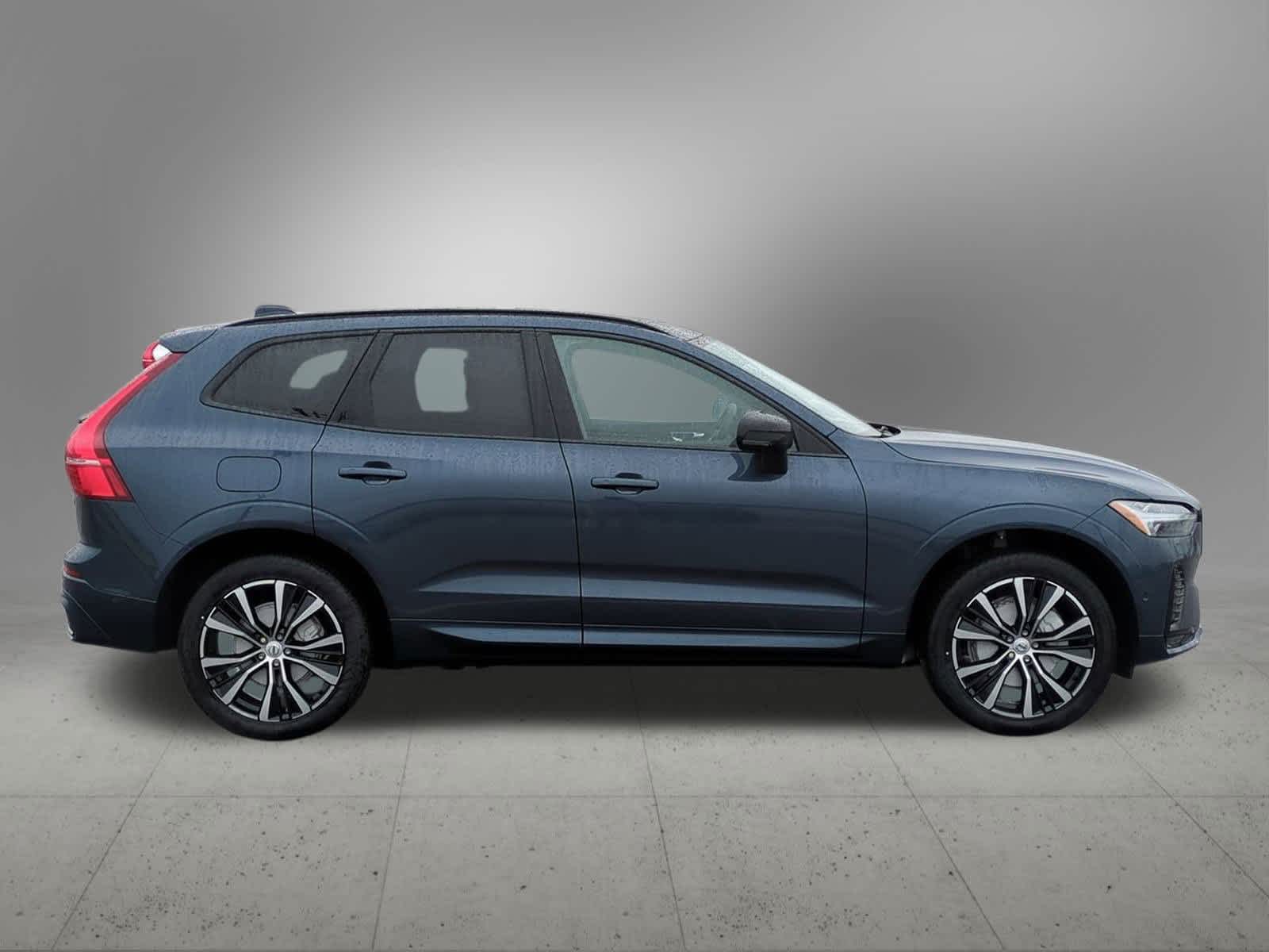 2025 Volvo XC60 B5 Plus 7
