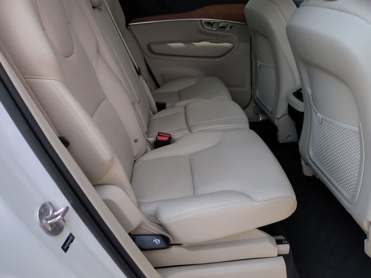2022 Volvo XC90 T6 Momentum 19