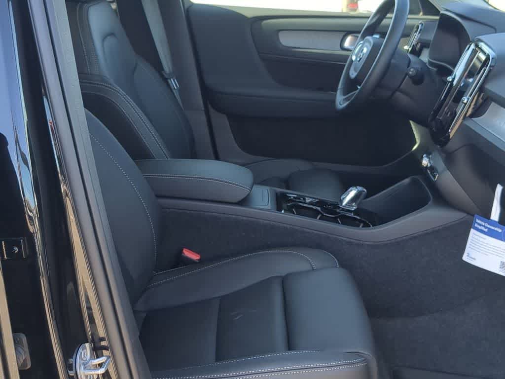 Thumbnail: 2026 Volvo XC40 - 20