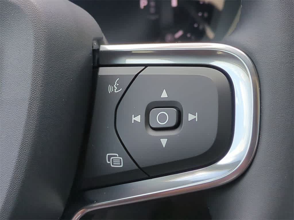 Thumbnail: 2026 Volvo XC40 - 25