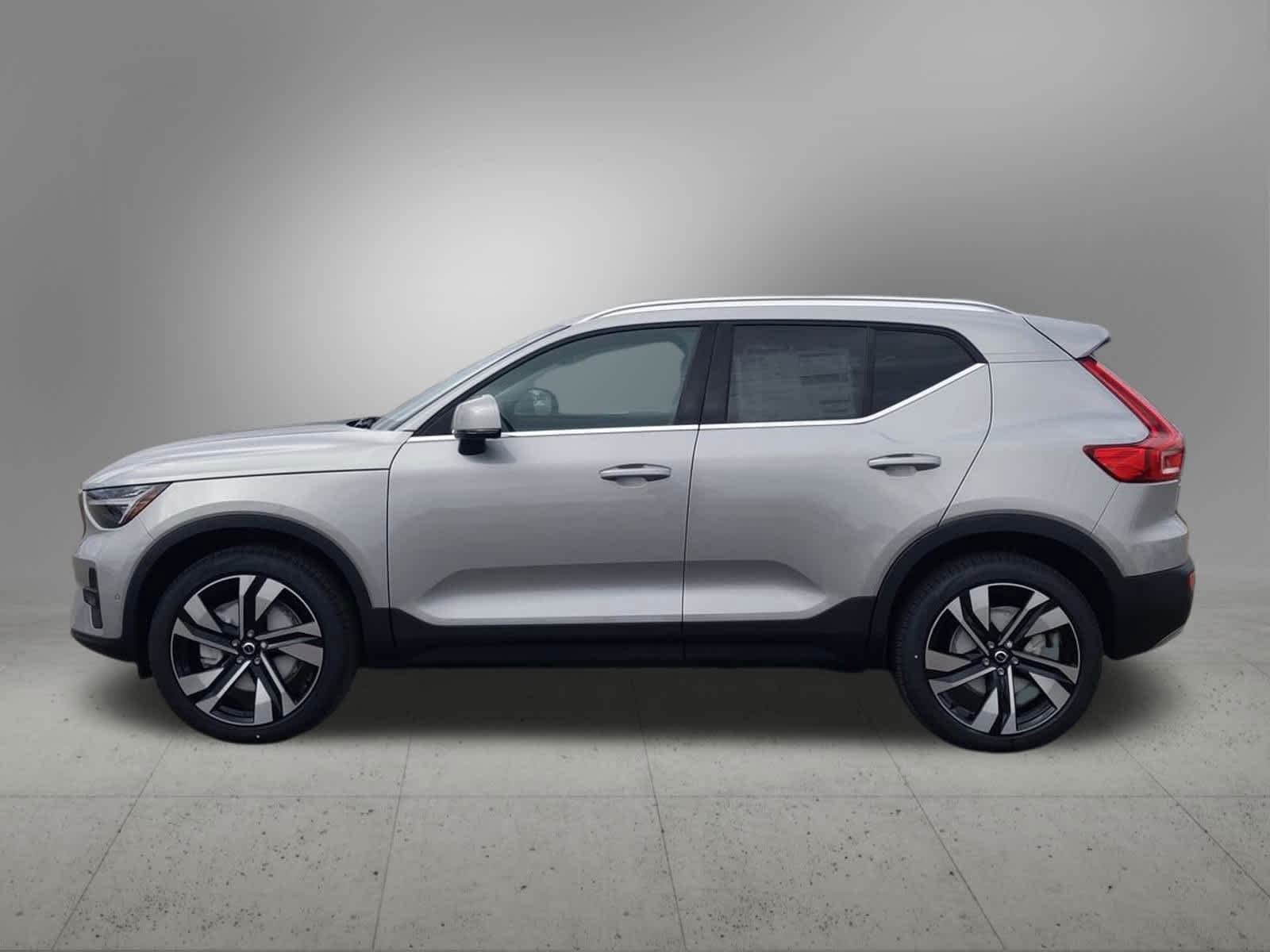 2025 Volvo XC40 B5 Ultimate 3