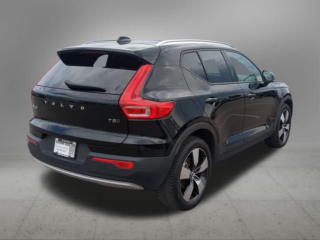 Thumbnail: 2021 Volvo XC40 - 6
