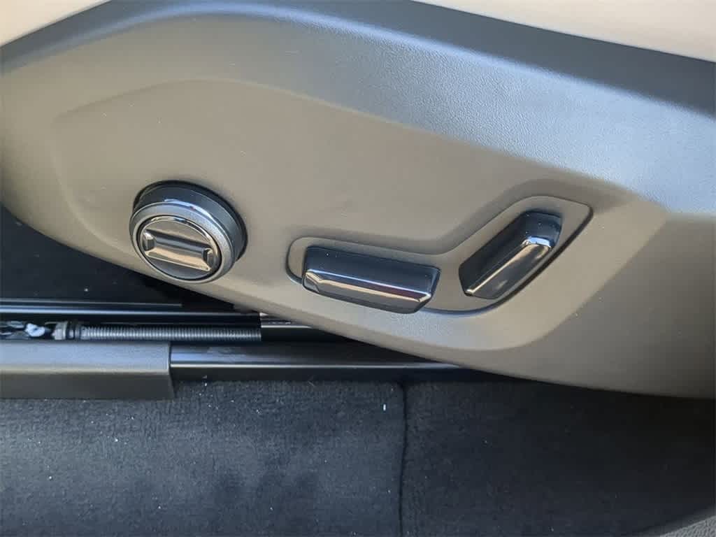 Thumbnail: 2026 Volvo XC60 - 16