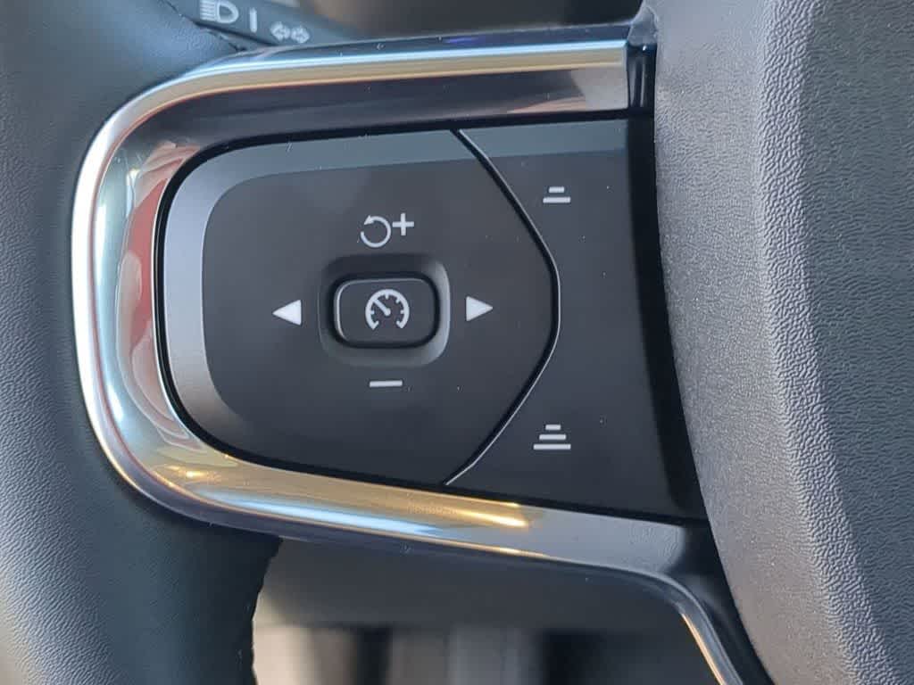 Thumbnail: 2026 Volvo XC40 - 22