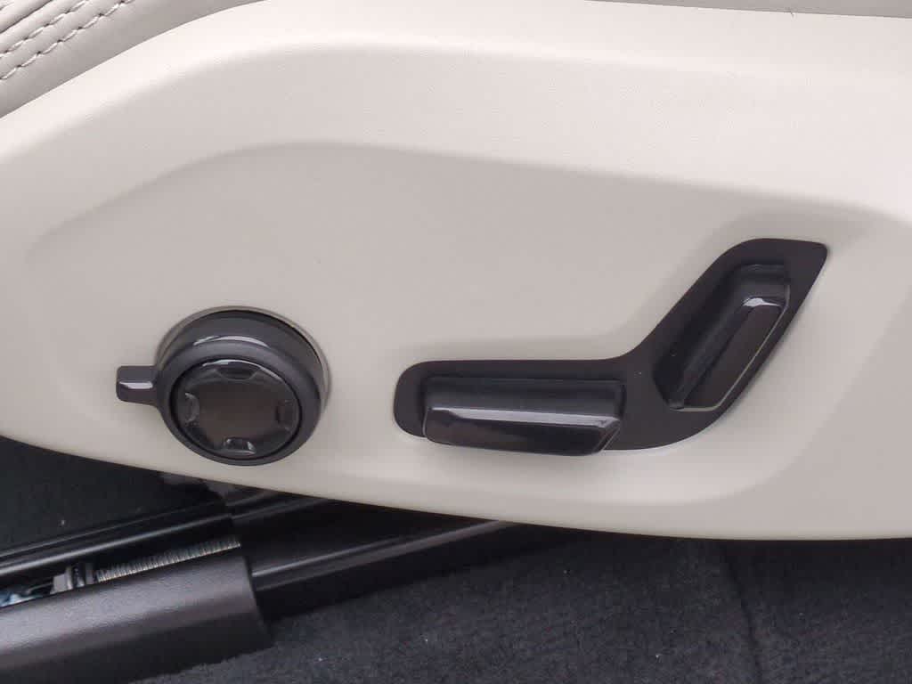 Thumbnail: 2026 Volvo XC90 - 15