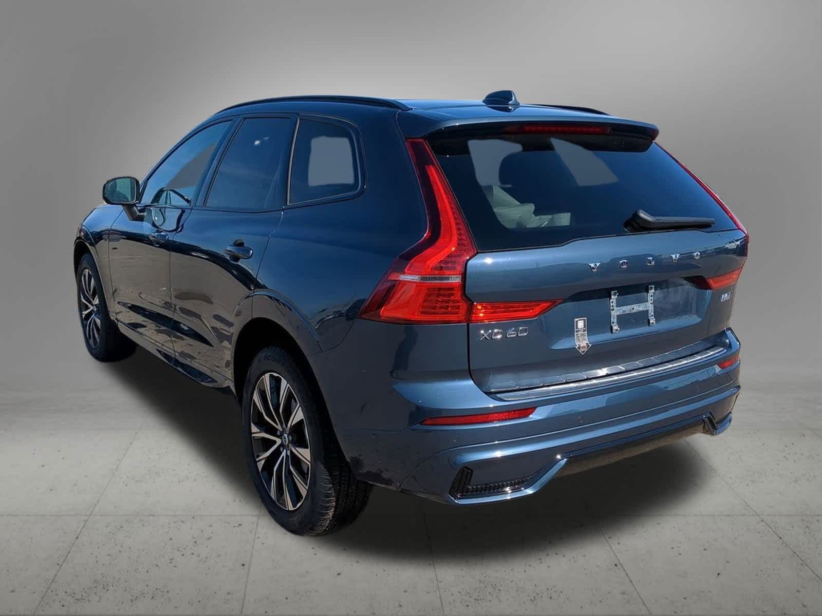 2025 Volvo XC60 Plus B5 photo 4