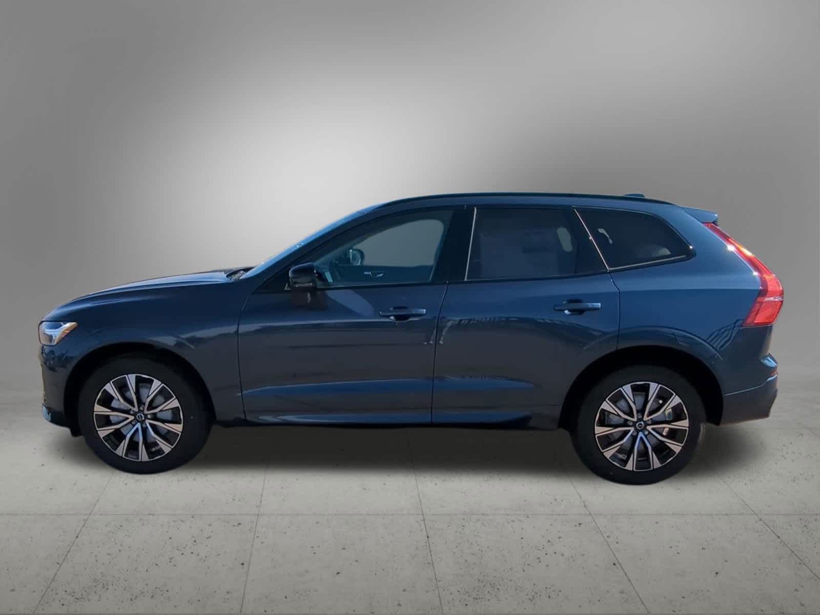 2025 Volvo XC60 Plus B5 photo 3