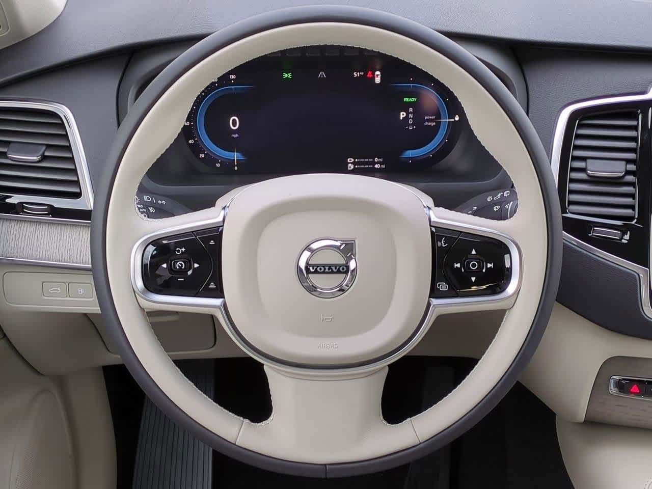 2025 Volvo XC90 T8 Plus 23