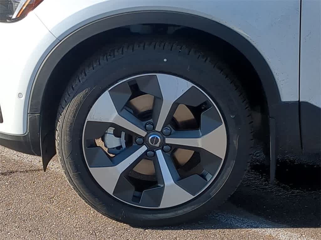 Thumbnail: 2026 Volvo XC40 - 13