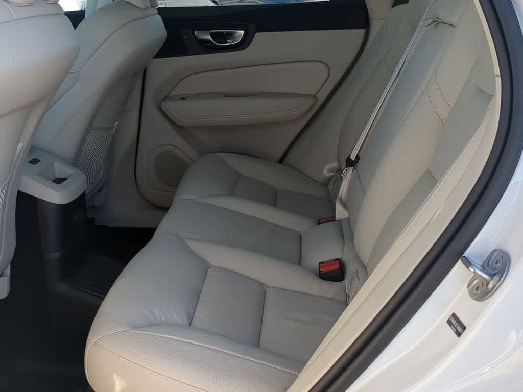 Thumbnail: 2025 Volvo XC60 - 18