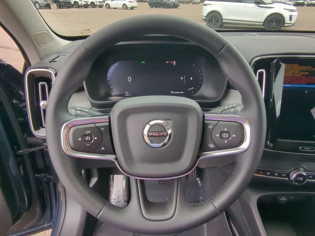 Thumbnail: 2026 Volvo XC40 - 21