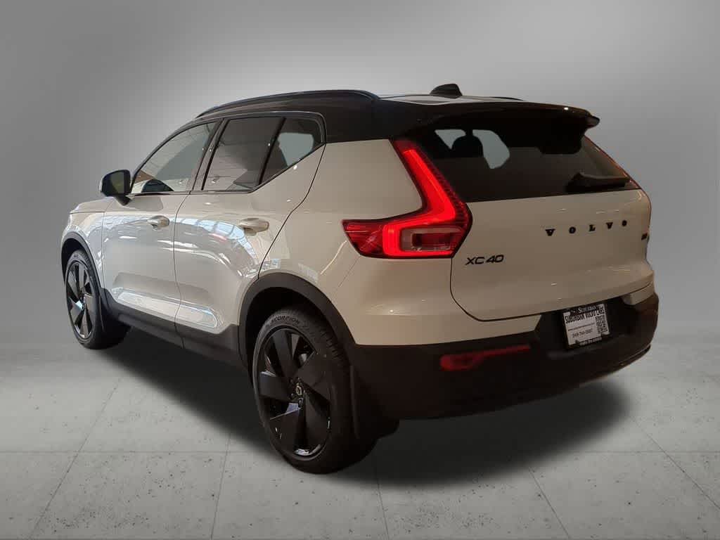 Thumbnail: 2026 Volvo XC40 - 4
