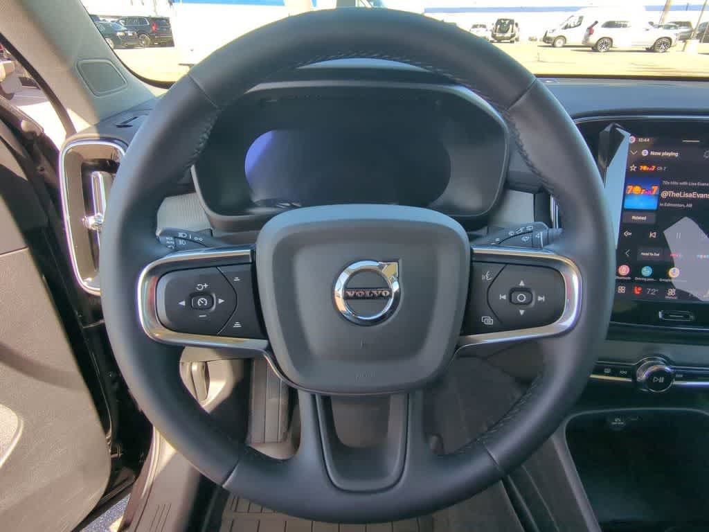 Thumbnail: 2026 Volvo XC40 - 21