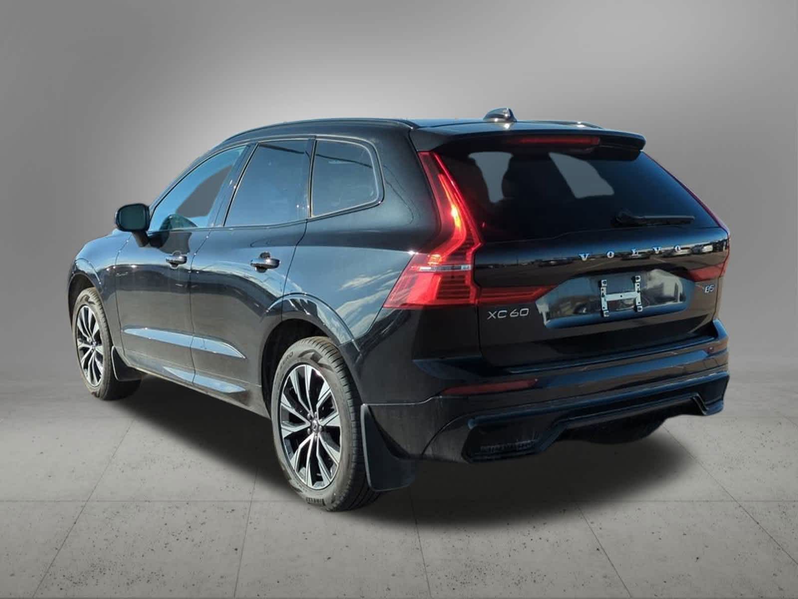 2025 Volvo XC60 Core B5 photo 4