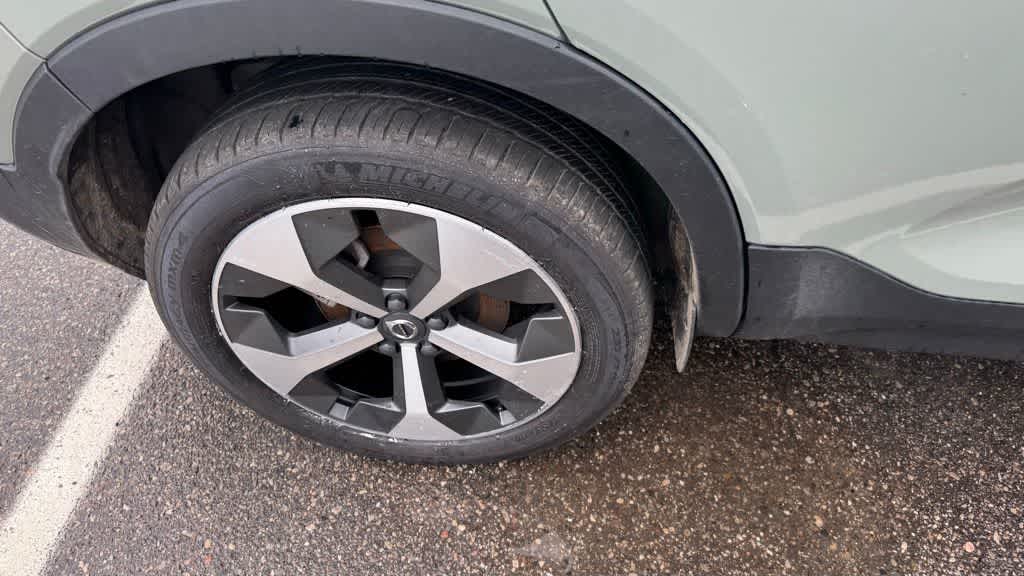 Thumbnail: 2023 Volvo XC40 - 12