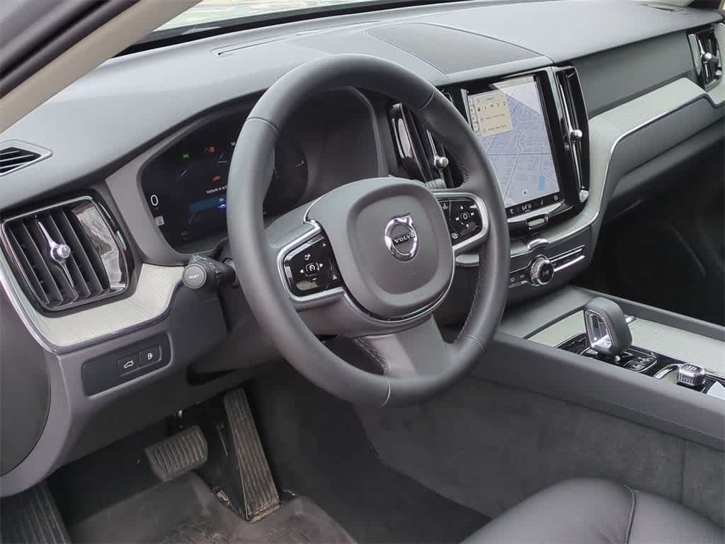 2025 Volvo XC60 Hybrid T8 Plus photo 2