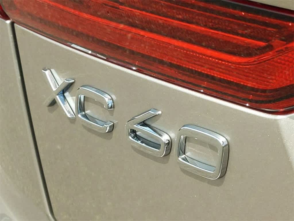 Thumbnail: 2025 Volvo XC60 - 11