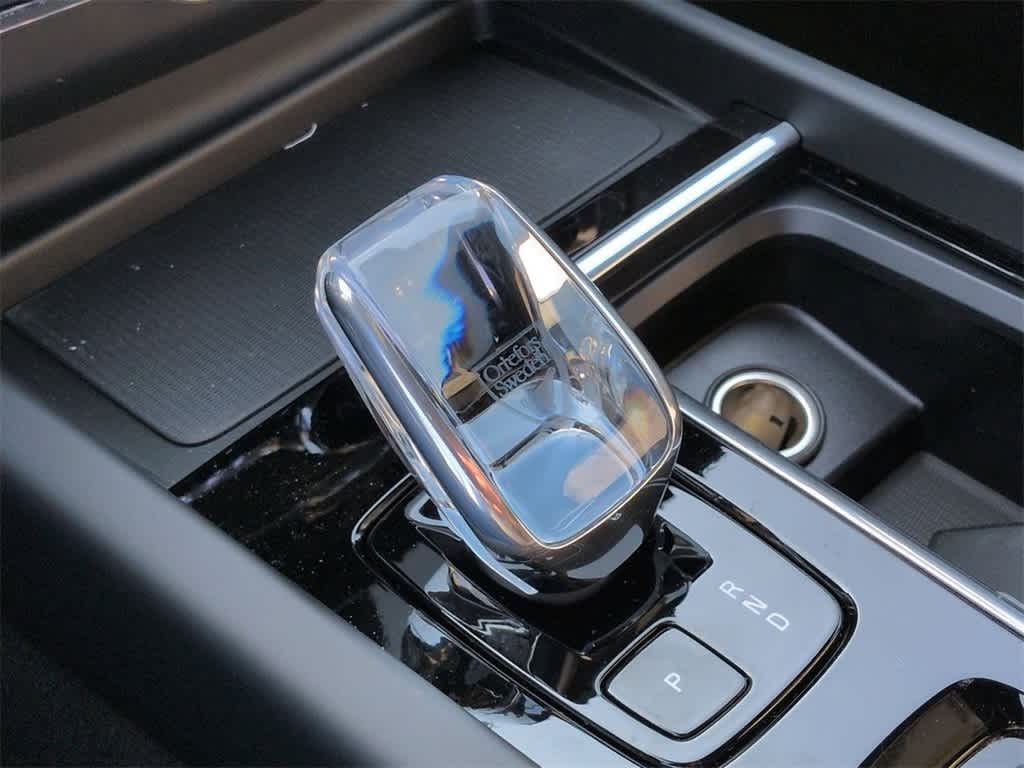 Thumbnail: 2026 Volvo XC60 - 32