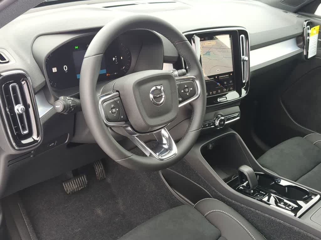 Thumbnail: 2026 Volvo XC40 - 2