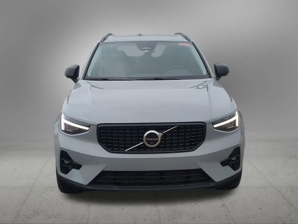 Thumbnail: 2026 Volvo XC40 - 9