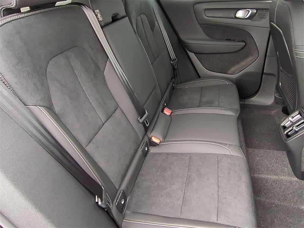 Thumbnail: 2026 Volvo XC40 - 20