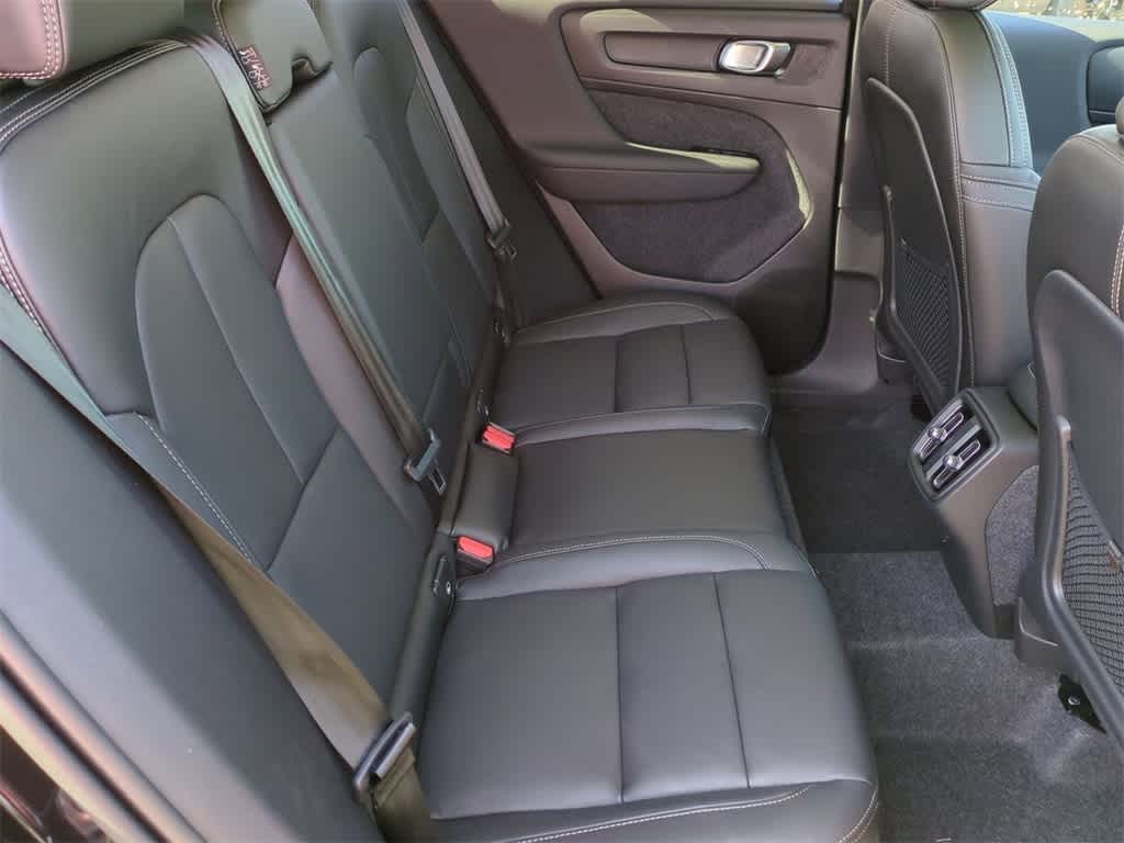 Thumbnail: 2026 Volvo XC40 - 20