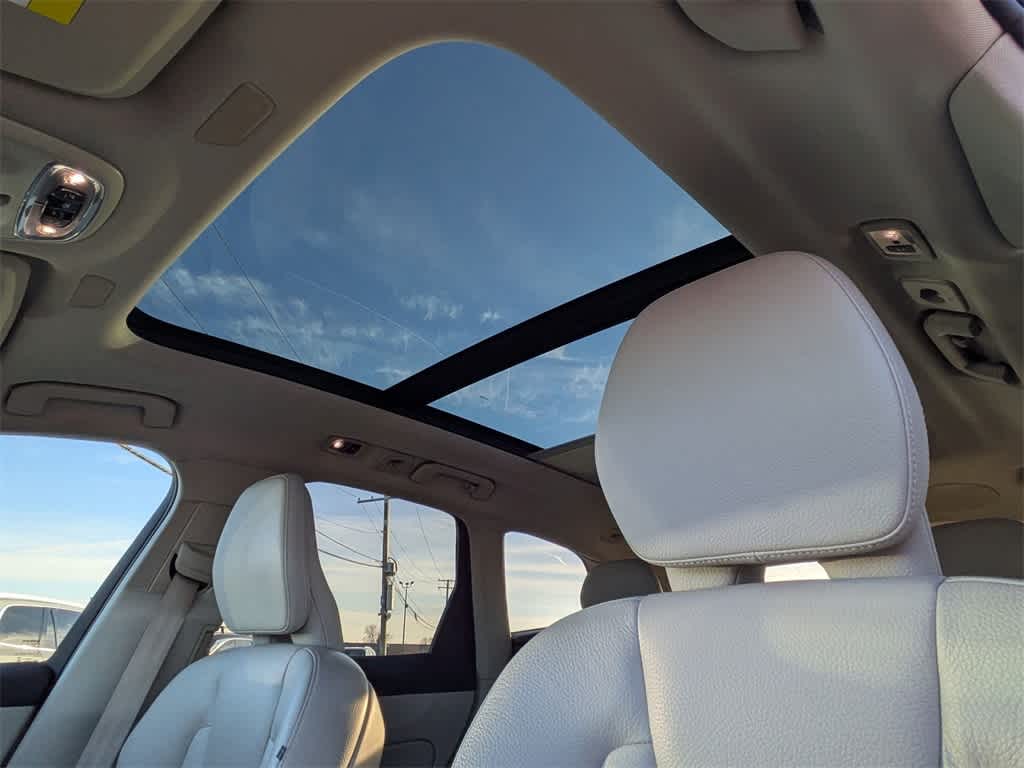 Thumbnail: 2019 Volvo XC60 - 17