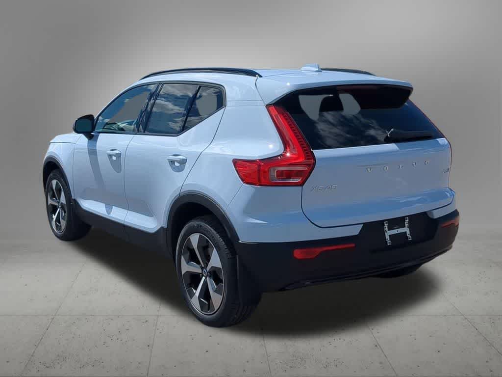 Thumbnail: 2026 Volvo XC40 - 4