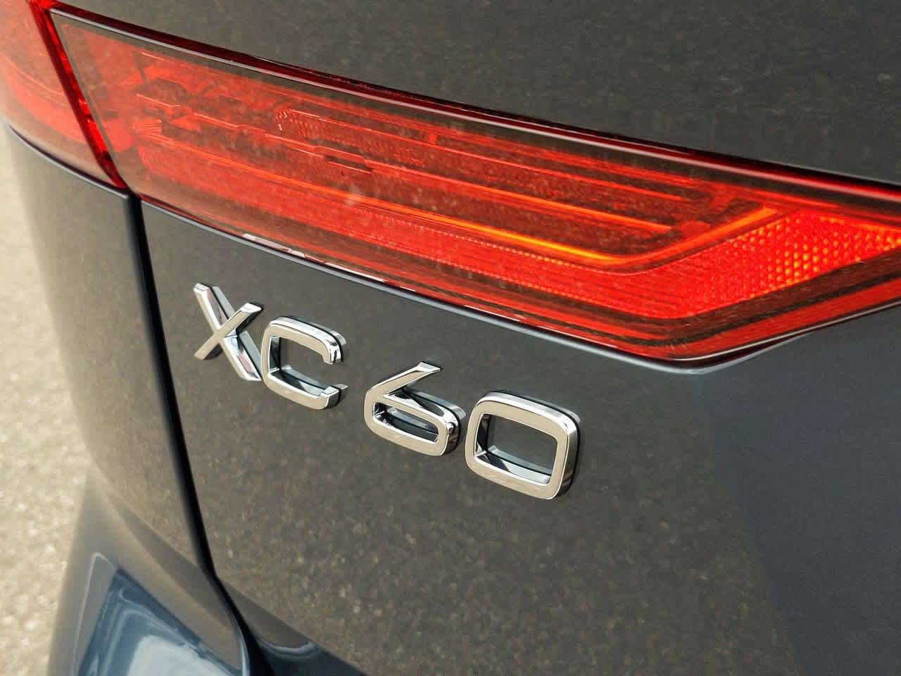 Thumbnail: 2025 Volvo XC60 - 11