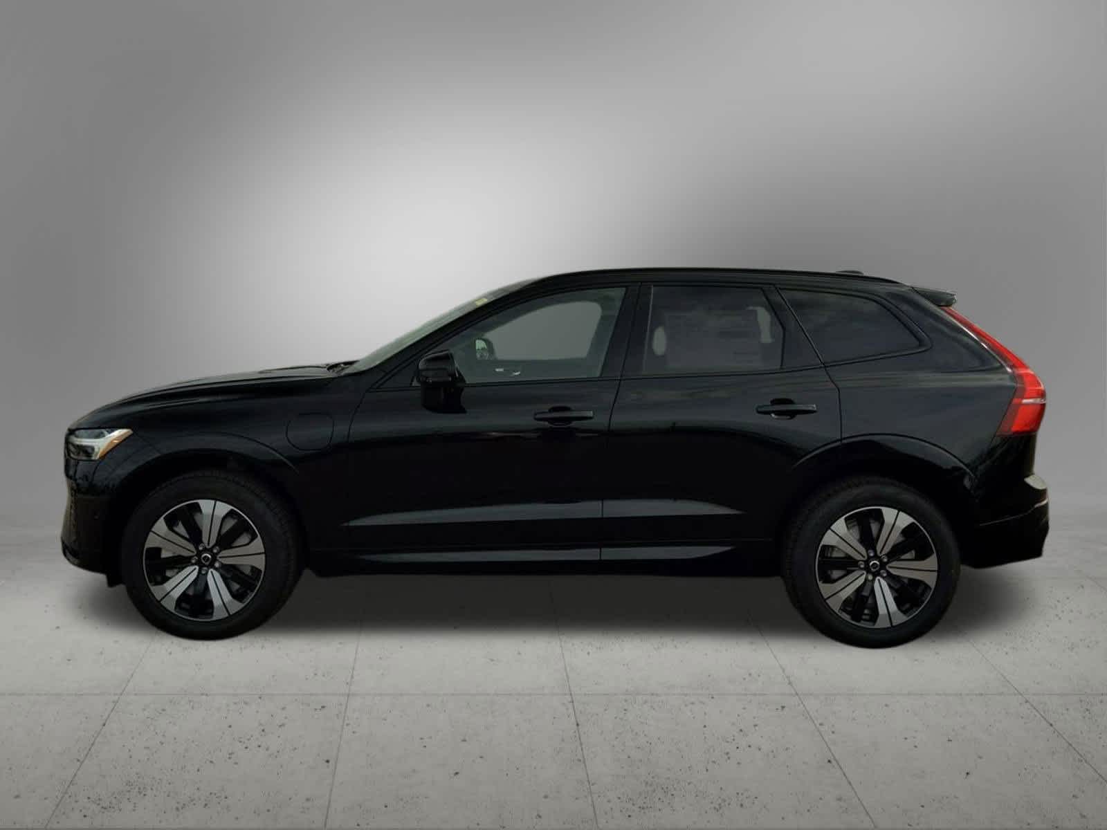 2025 Volvo XC60 Hybrid T8 Plus photo 3