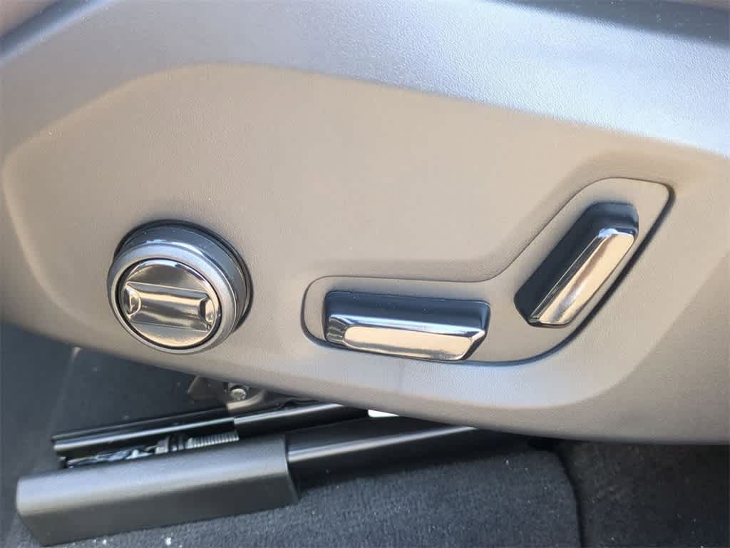 Thumbnail: 2026 Volvo XC60 - 16