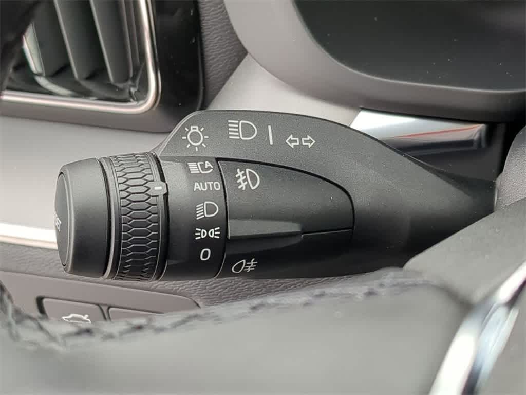 Thumbnail: 2025 Volvo XC60 - 25