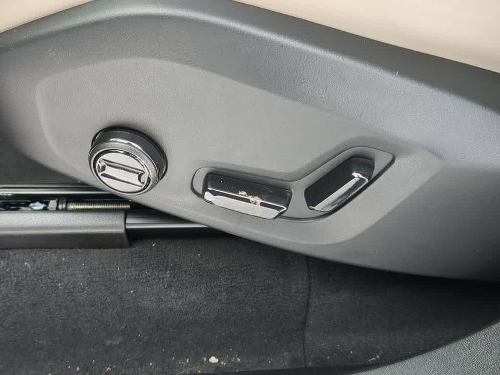 Thumbnail: 2026 Volvo XC90 - 16