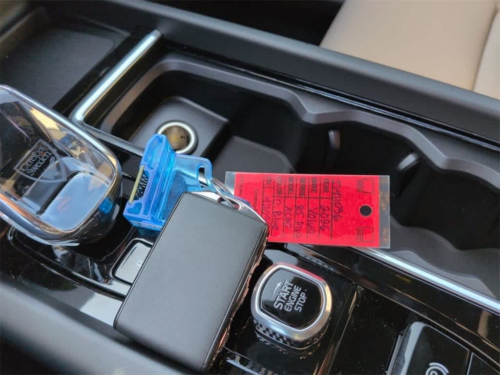 Thumbnail: 2026 Volvo XC60 - 34