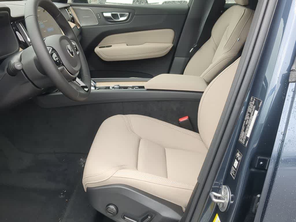 Thumbnail: 2026 Volvo XC60 - 15