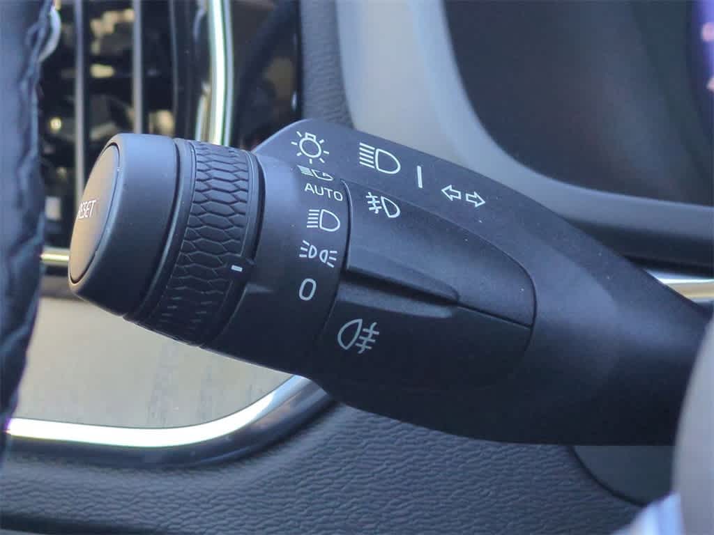 Thumbnail: 2026 Volvo XC60 - 27