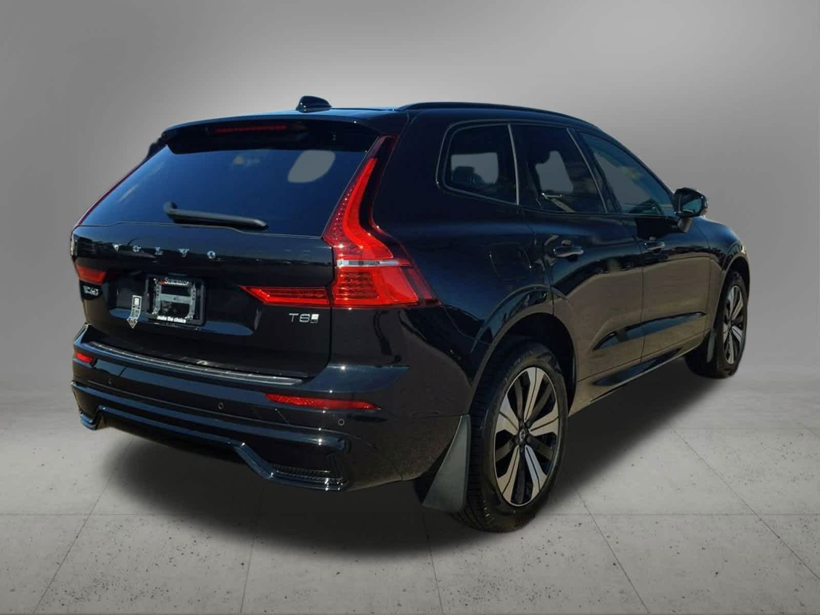 Thumbnail: 2025 Volvo XC60 - 6