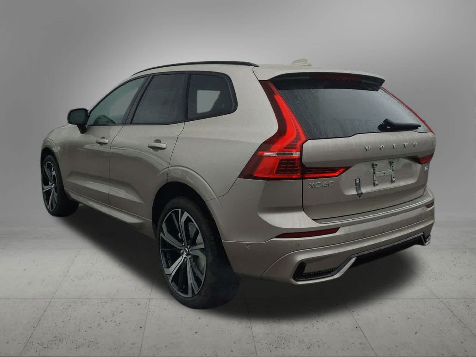 Thumbnail: 2025 Volvo XC60 - 4