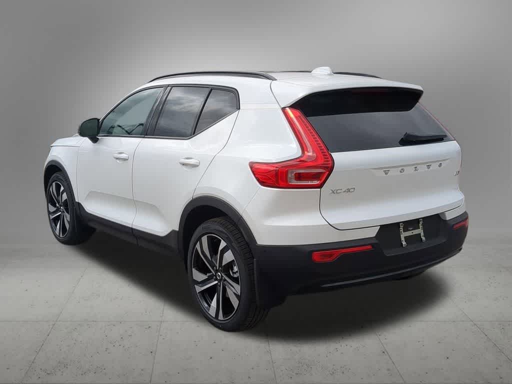Thumbnail: 2026 Volvo XC40 - 4