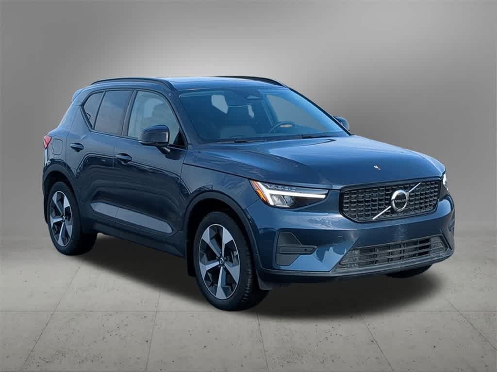 Thumbnail: 2026 Volvo XC40 - 8