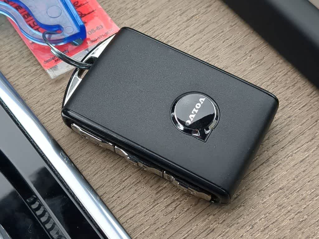 Thumbnail: 2026 Volvo XC60 - 32