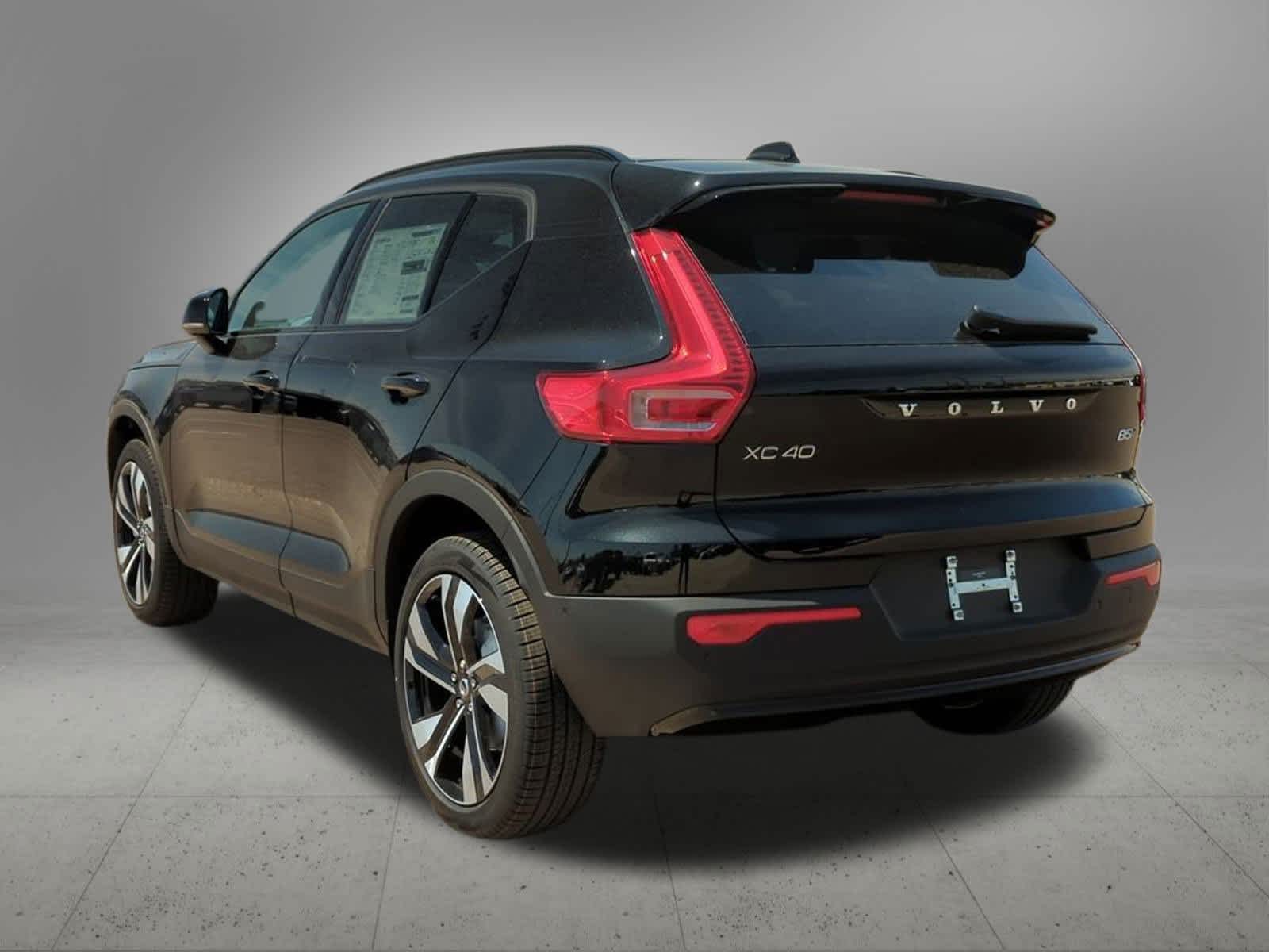 2025 Volvo XC40 B5 Ultimate 4