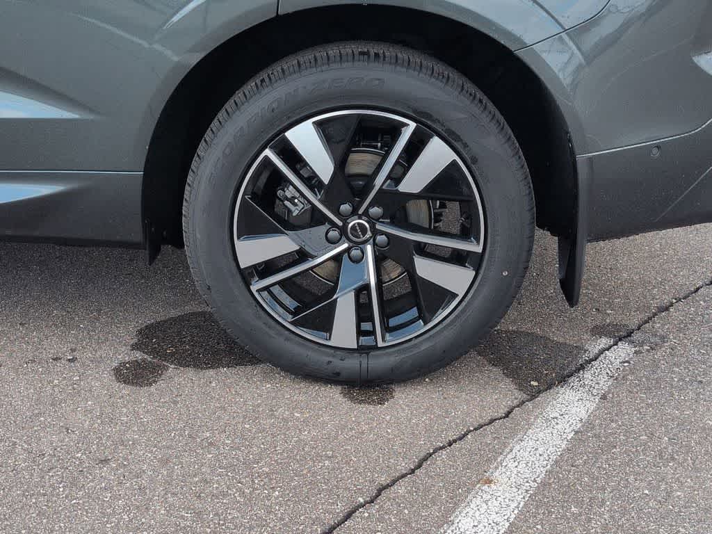 Thumbnail: 2026 Volvo XC60 - 13