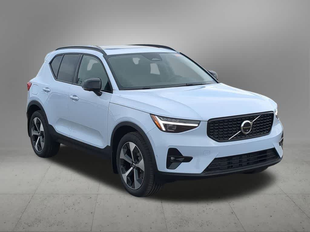 Thumbnail: 2026 Volvo XC40 - 8