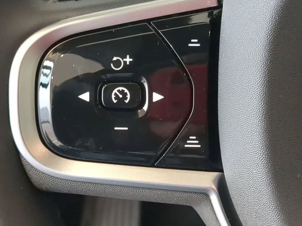 Thumbnail: 2026 Volvo XC60 - 15