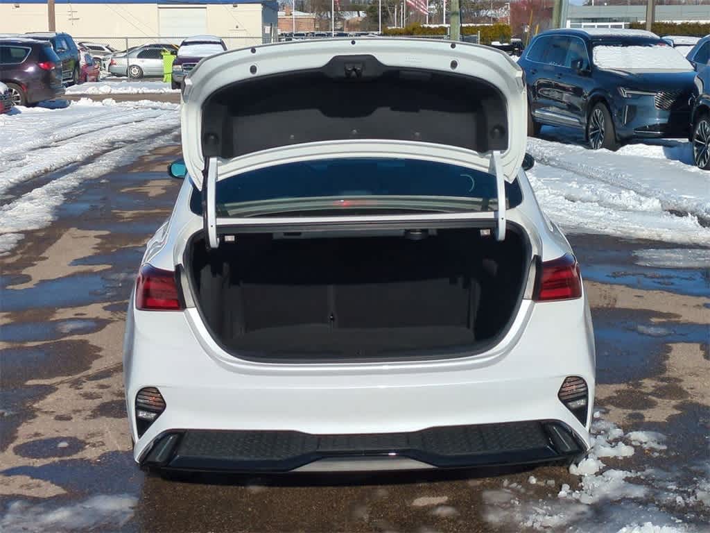 Thumbnail: 2024 Kia Forte - 27