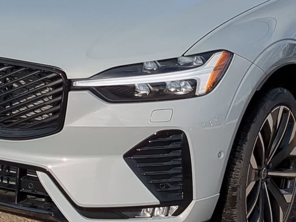 Thumbnail: 2026 Volvo XC60 - 10