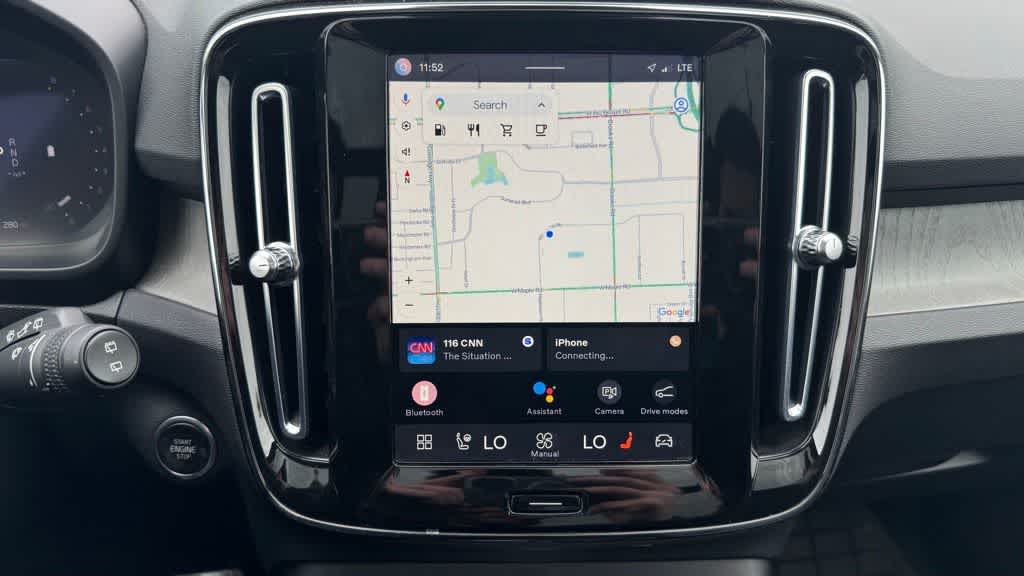 Thumbnail: 2023 Volvo XC40 - 21